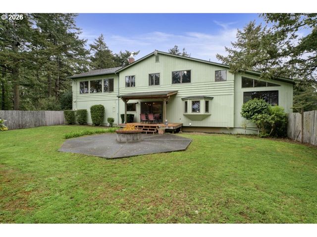 833 Rhododendron Dr, Florence, OR 97439