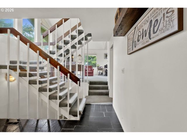 833 Rhododendron Dr, Florence, OR 97439