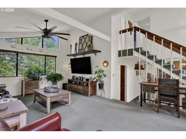 833 Rhododendron Dr, Florence, OR 97439