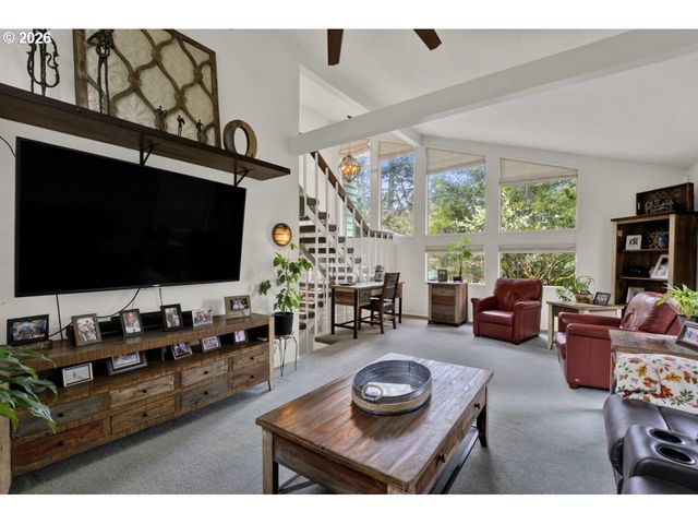 833 Rhododendron Dr, Florence, OR 97439