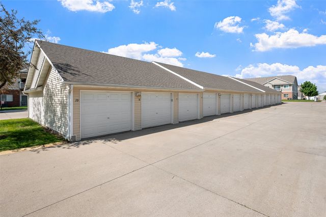 10325 Essex Drive 11, Johnston, IA 50131