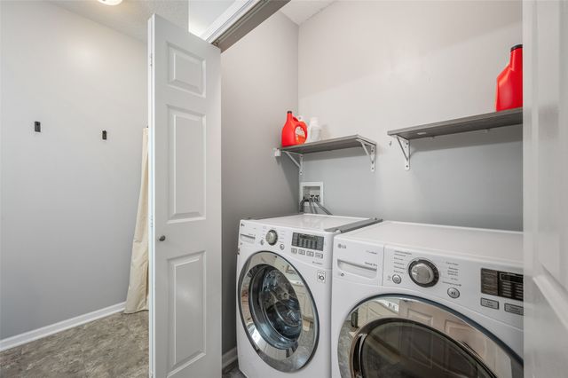 10325 Essex Drive 11, Johnston, IA 50131