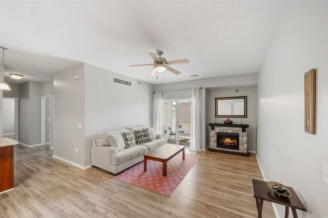10325 Essex Drive 11, Johnston, IA 50131