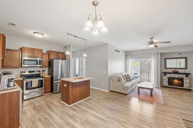 10325 Essex Drive 11, Johnston, IA 50131