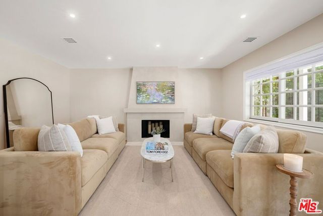 14640 Tustin Street, Sherman Oaks, CA 91403