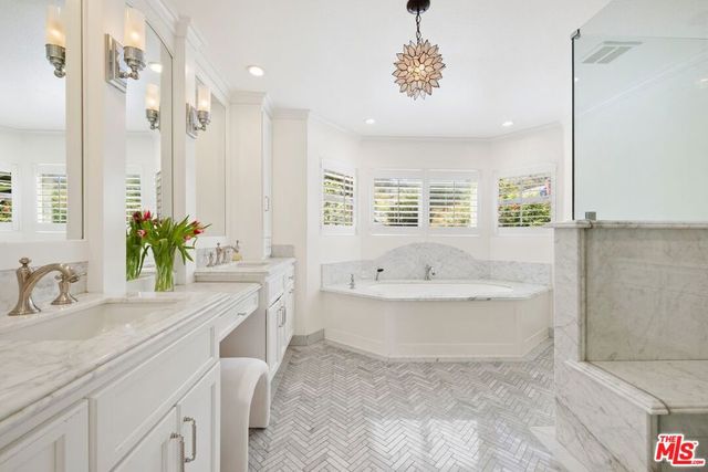 14640 Tustin Street, Sherman Oaks, CA 91403