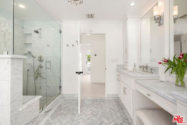 14640 Tustin Street, Sherman Oaks, CA 91403