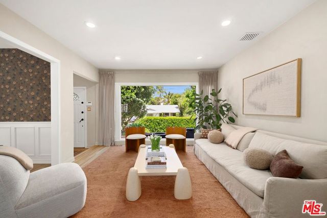 14640 Tustin Street, Sherman Oaks, CA 91403