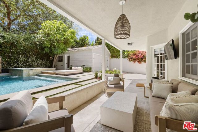 14640 Tustin Street, Sherman Oaks, CA 91403
