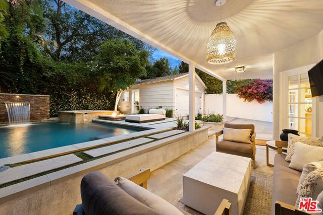 14640 Tustin Street, Sherman Oaks, CA 91403