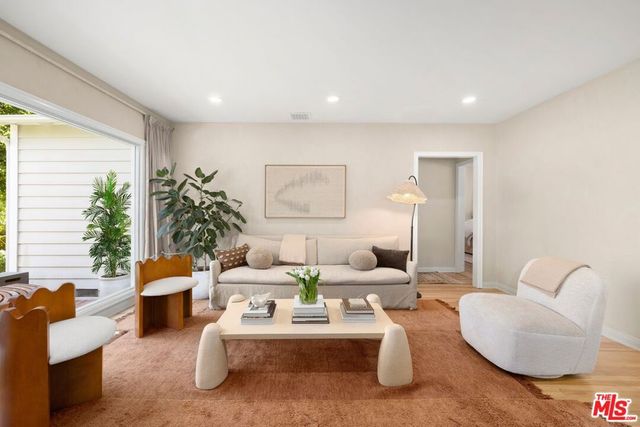 14640 Tustin Street, Sherman Oaks, CA 91403