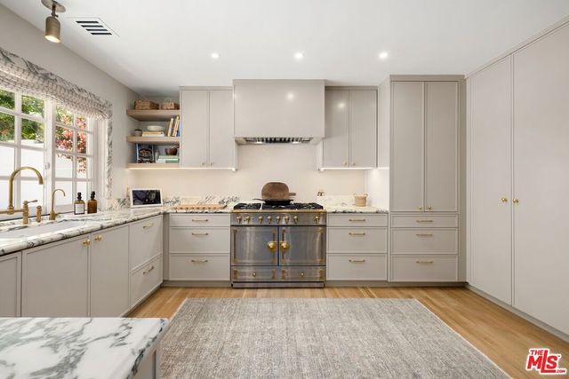 14640 Tustin Street, Sherman Oaks, CA 91403