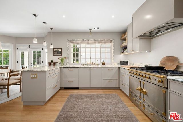 14640 Tustin Street, Sherman Oaks, CA 91403