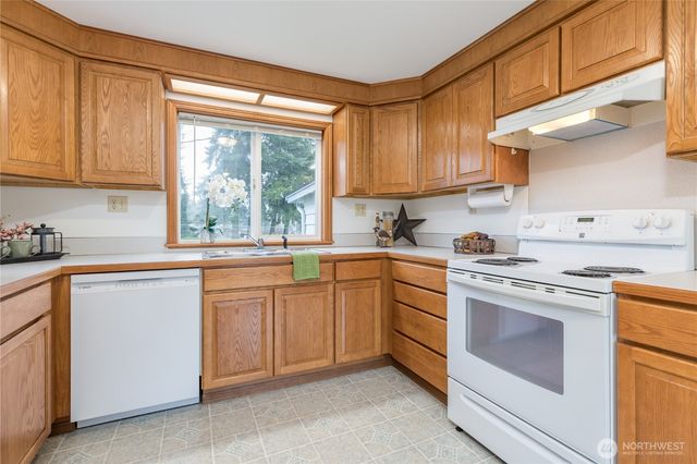 9229 S 200th Street, Kent, WA 98031