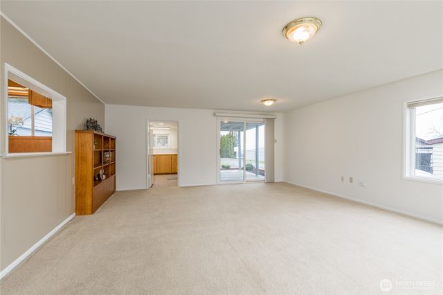 9229 S 200th Street, Kent, WA 98031