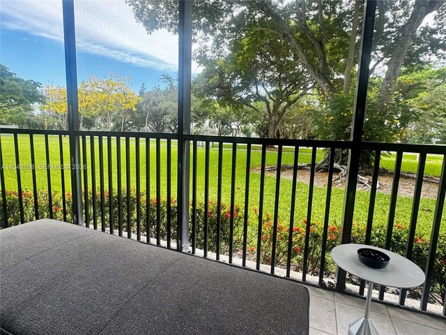 3475 N Country Club Dr 105, Aventura, FL 33180