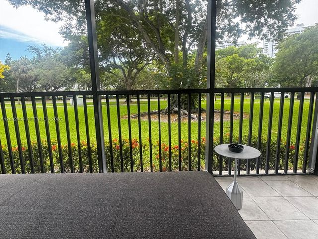 3475 N Country Club Dr 105, Aventura, FL 33180