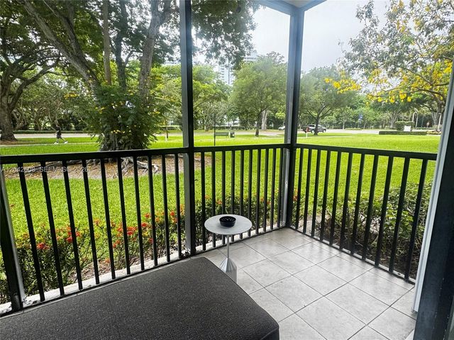 3475 N Country Club Dr 105, Aventura, FL 33180