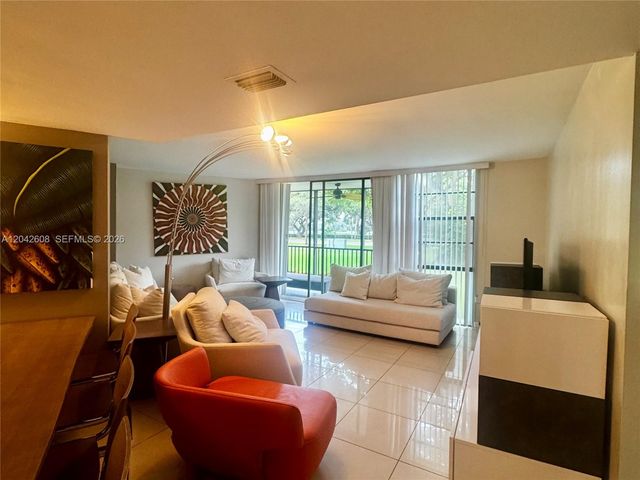3475 N Country Club Dr 105, Aventura, FL 33180