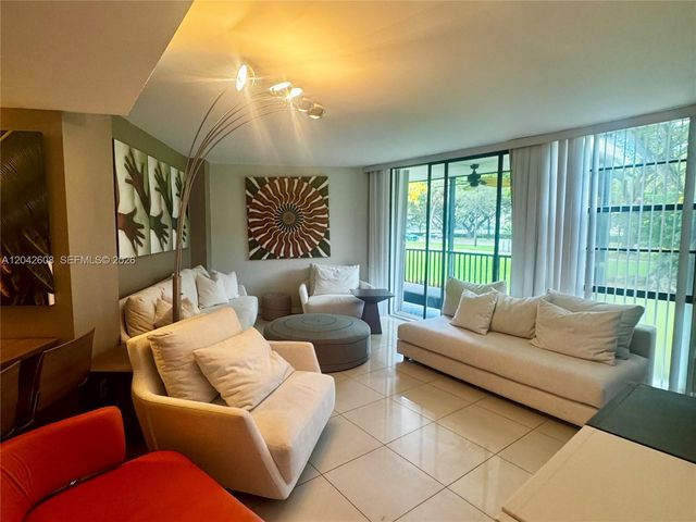 3475 N Country Club Dr 105, Aventura, FL 33180