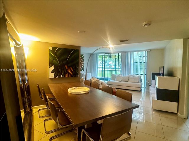 3475 N Country Club Dr 105, Aventura, FL 33180