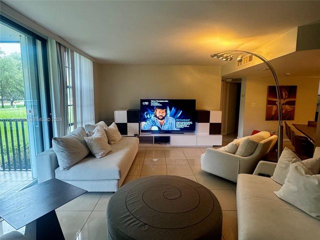 3475 N Country Club Dr 105, Aventura, FL 33180