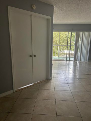 410 S Park 1-204, Hollywood, FL 33021