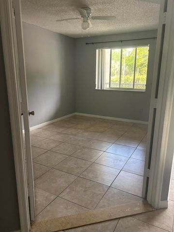 410 S Park 1-204, Hollywood, FL 33021