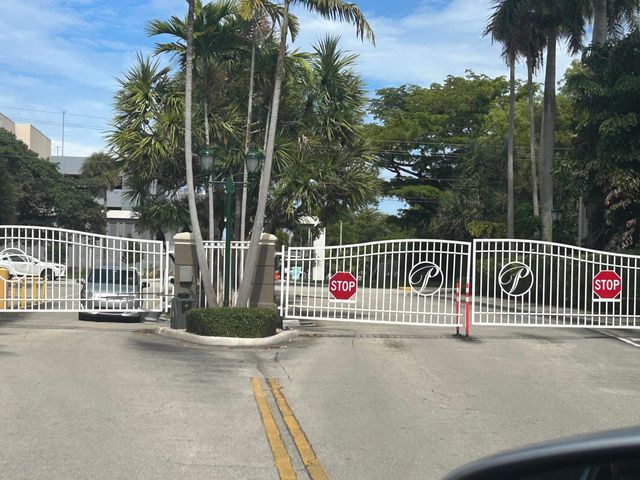 410 S Park 1-204, Hollywood, FL 33021