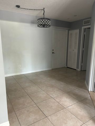 410 S Park 1-204, Hollywood, FL 33021