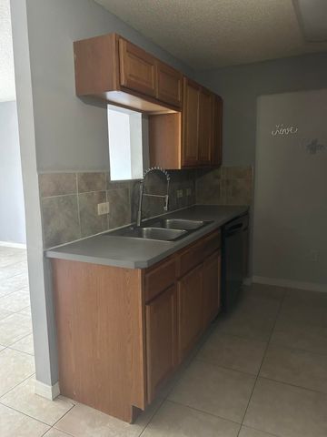 410 S Park 1-204, Hollywood, FL 33021