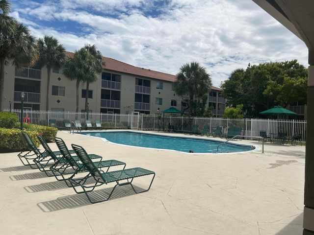 410 S Park 1-204, Hollywood, FL 33021