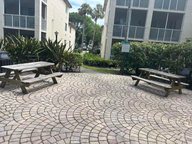 410 S Park 1-204, Hollywood, FL 33021