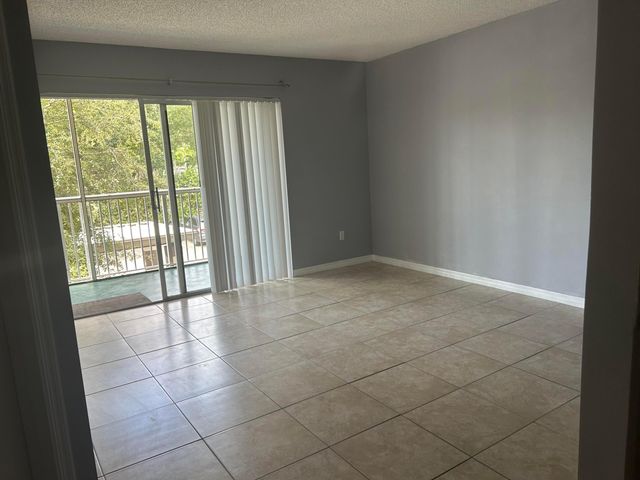 410 S Park 1-204, Hollywood, FL 33021
