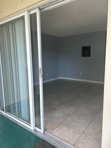 410 S Park 1-204, Hollywood, FL 33021