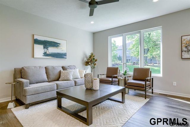 9471 Linwood Place, Lincoln, NE 68505