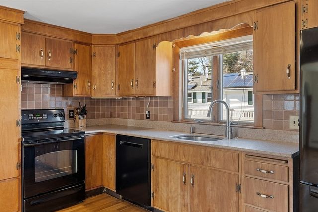 3 South Amos St, Tewksbury, MA 01876