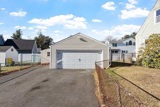 3 South Amos St, Tewksbury, MA 01876