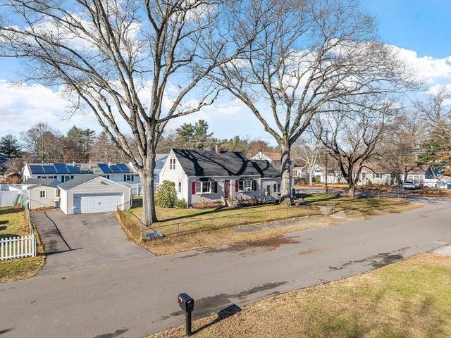 3 South Amos St, Tewksbury, MA 01876