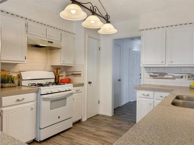 1743 E Ridgeview Terrace, Mustang, OK 73064