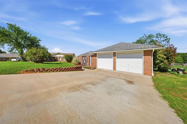 1743 E Ridgeview Terrace, Mustang, OK 73064