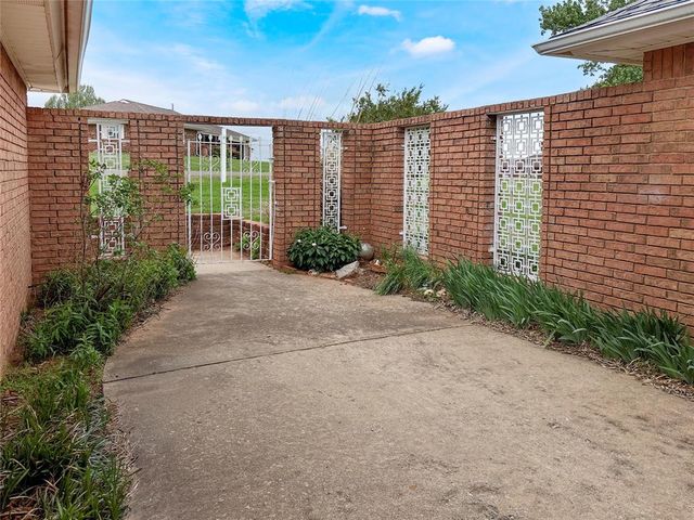 1743 E Ridgeview Terrace, Mustang, OK 73064