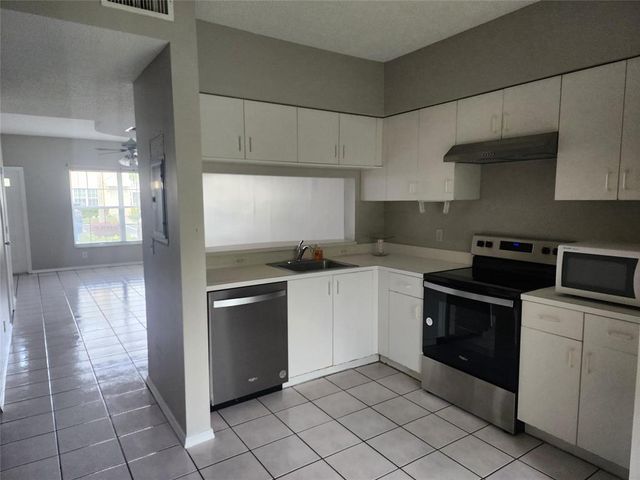 51 Whitehead Circle 51, Weston, FL 33326