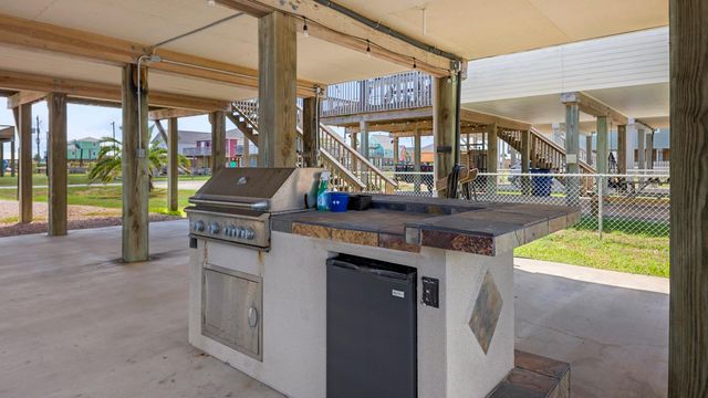 1110 Treaty Drive, Surfside Beach, TX 77541