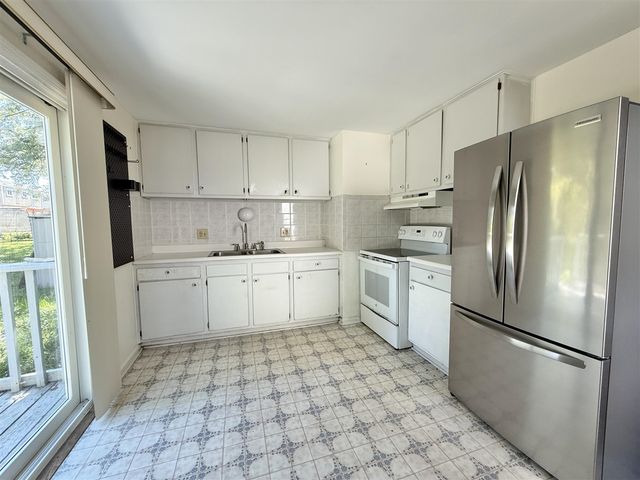 2183 Hemlock Drive, Ann Arbor, MI 48108