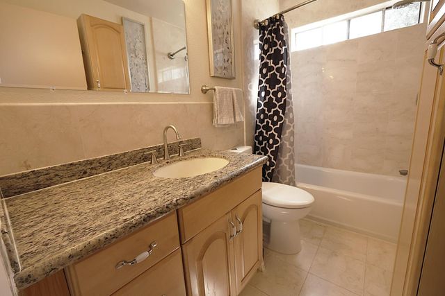 300 Los Verdes Ct, Modesto, CA 95354