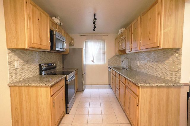 300 Los Verdes Ct, Modesto, CA 95354