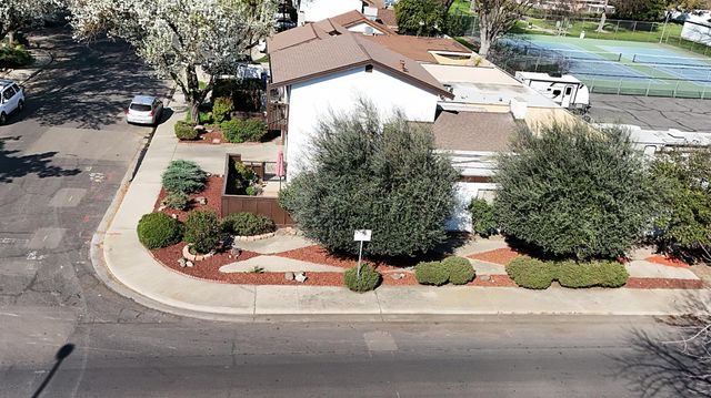 300 Los Verdes Ct, Modesto, CA 95354