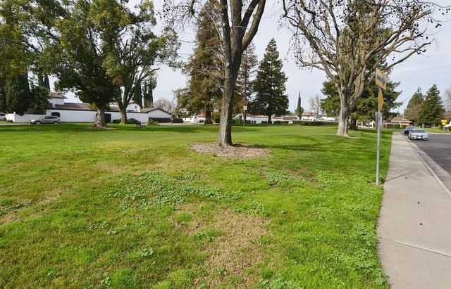 300 Los Verdes Ct, Modesto, CA 95354