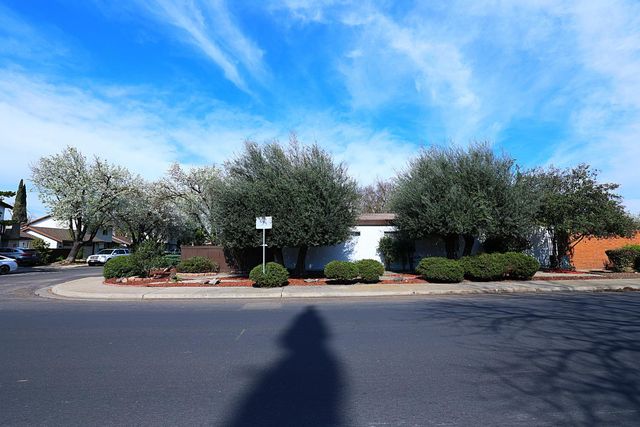 300 Los Verdes Ct, Modesto, CA 95354